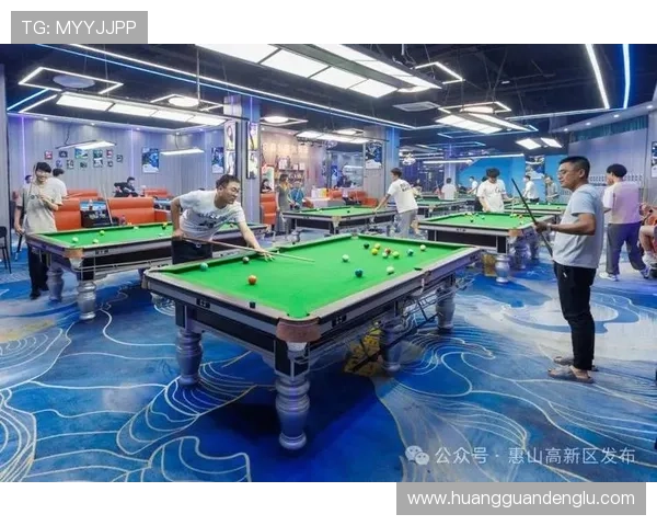 澳门的娱乐场夜生活精彩纷呈，夜晚在这里体验不一样的激情与热情